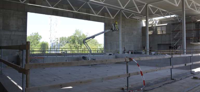 Kampuksen uimahallia.