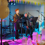 Laura Suominen ja Kari Vuorisalo esittivät Rauma 580 -teemajuhlissa raumankielisiä lauluja.
