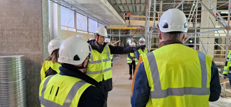 Karin kampuksen harjannostajaiset.