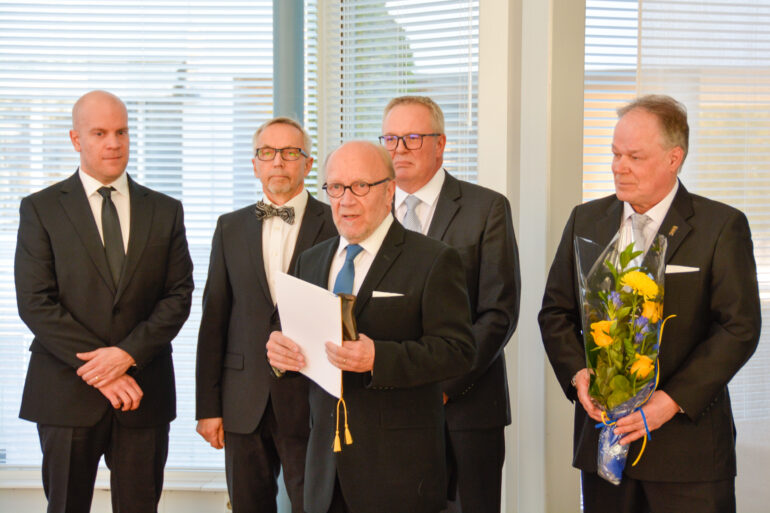 Rauma Bluesin hallitus vastaanottamassa Meripojat-palkintoa.