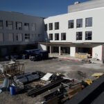 Karin kampuksen piha-alue.