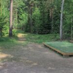 Heittopaikka Lapin frisbeegolfradalla.