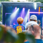 Poika Youth of Savila konsertissa.