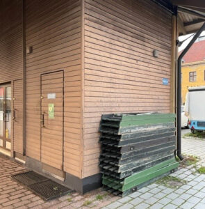 Kauppatorin huoltorakennus.