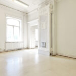 Hallintorakennus sisältä.