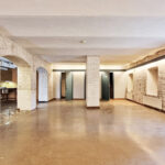 Hallintorakennus sisältä.