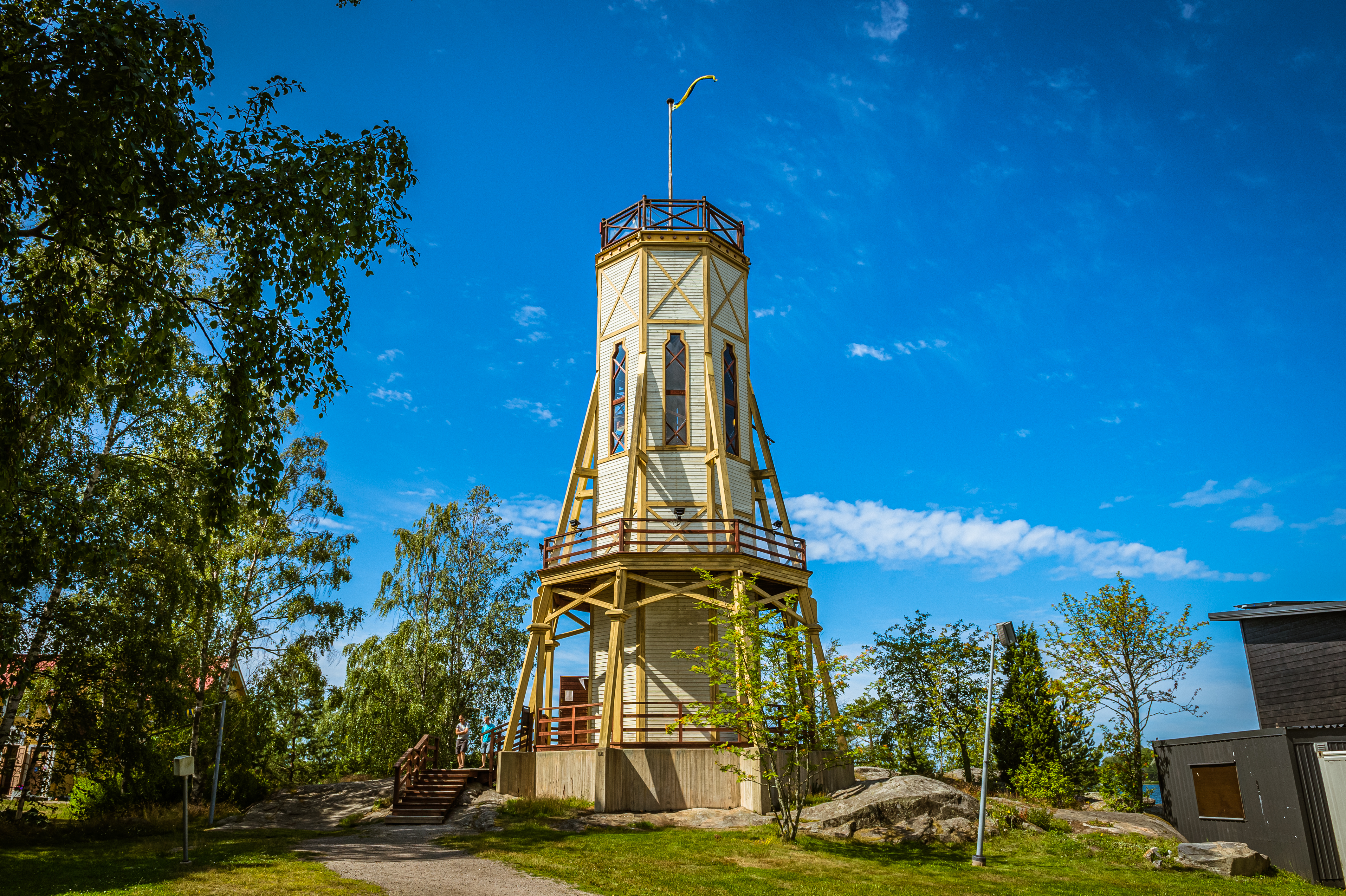 Kiikartorni kesällä kuvattuna.
