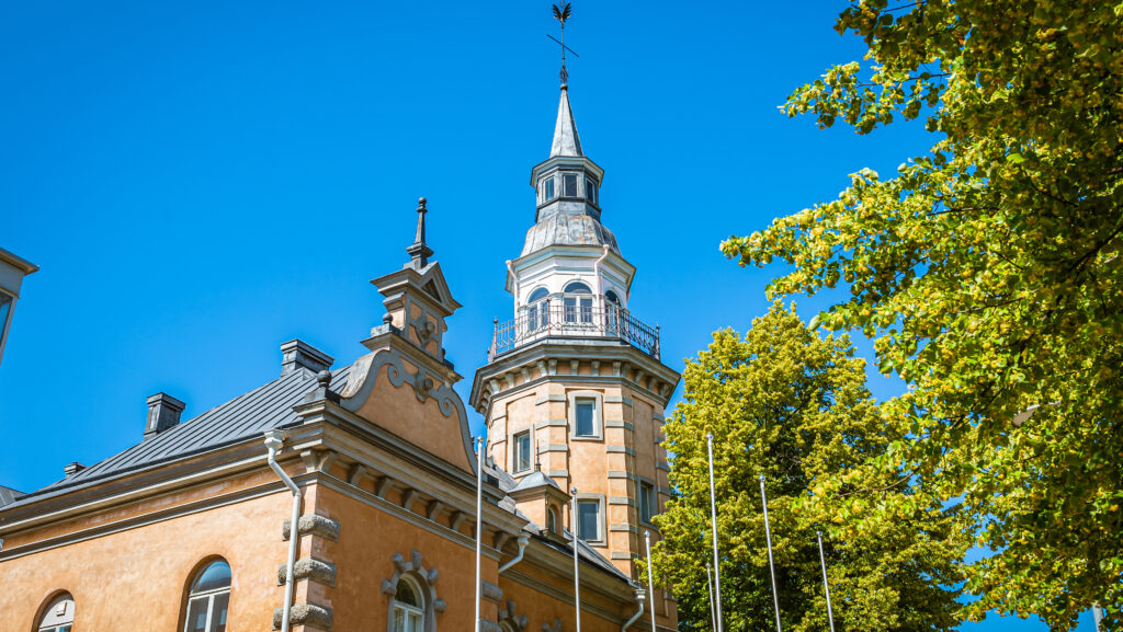 Rauman kaupungintalon torni.