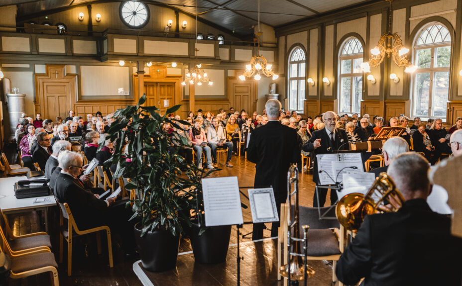 Konsertti Posellissa.