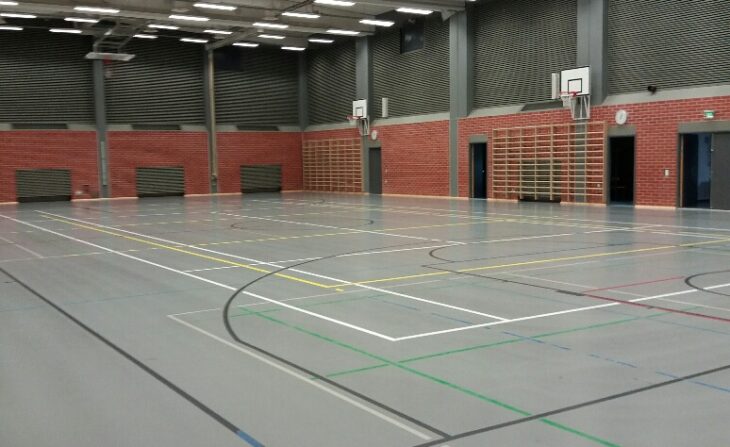 Lapin koulun liikuntasali.