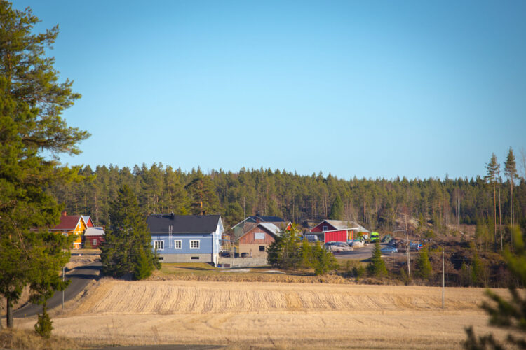 A housing area in Nihattula next to a field
