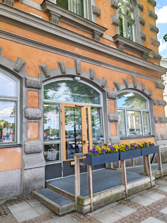 Vanha kaupungintalo, jossa sijaitsee palvelupiste Pyyrman.