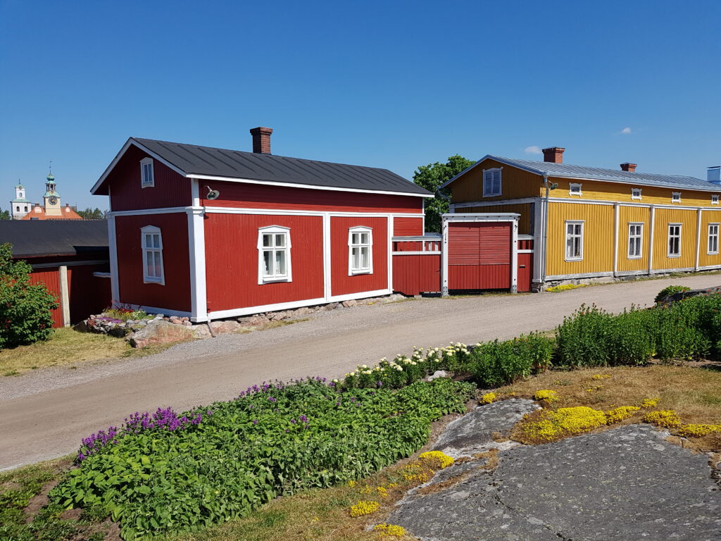 Vanhan Rauman värikkäitä puutaloja.
