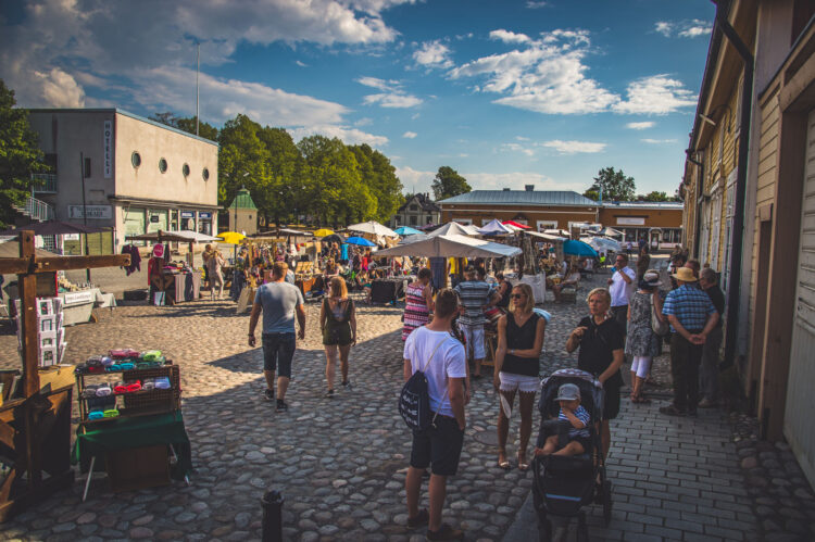People at Kalatori in Old Rauma