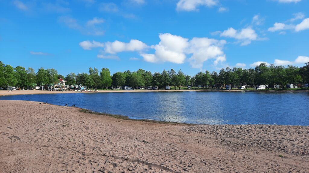 Otanlahden ranta.