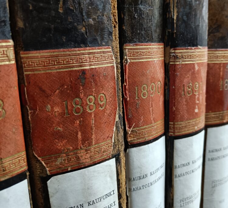 Minutes of the Monetary Chamber on the archive shelf