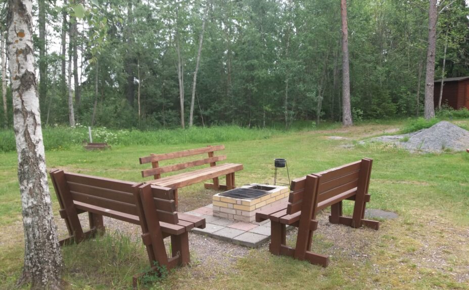 Barbecue area lakeside sauna Tenhonperä.