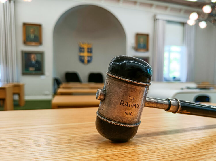 Kaupunginvaltuuston puheenjohtajan nuija
