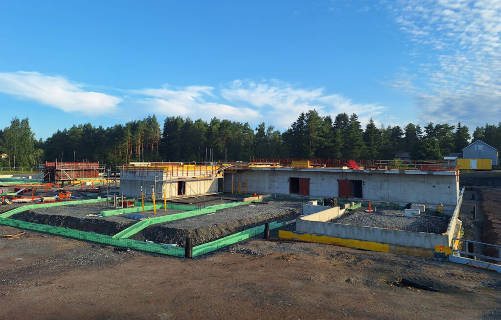 Uotilanrinteen monitoimikeskus, työmaa heinäkuussa 2024.
