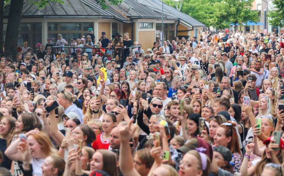 Yleisöä Youth of Savila -tapahtumassa.