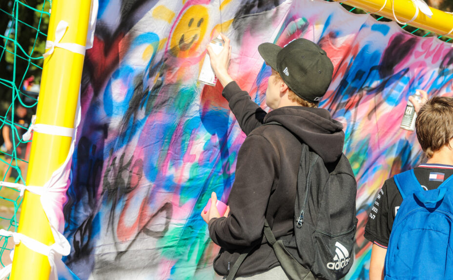 Spraymaalauspiste OtaChill-tapahtumassa. Kuva: Pinja Sarkkinen.