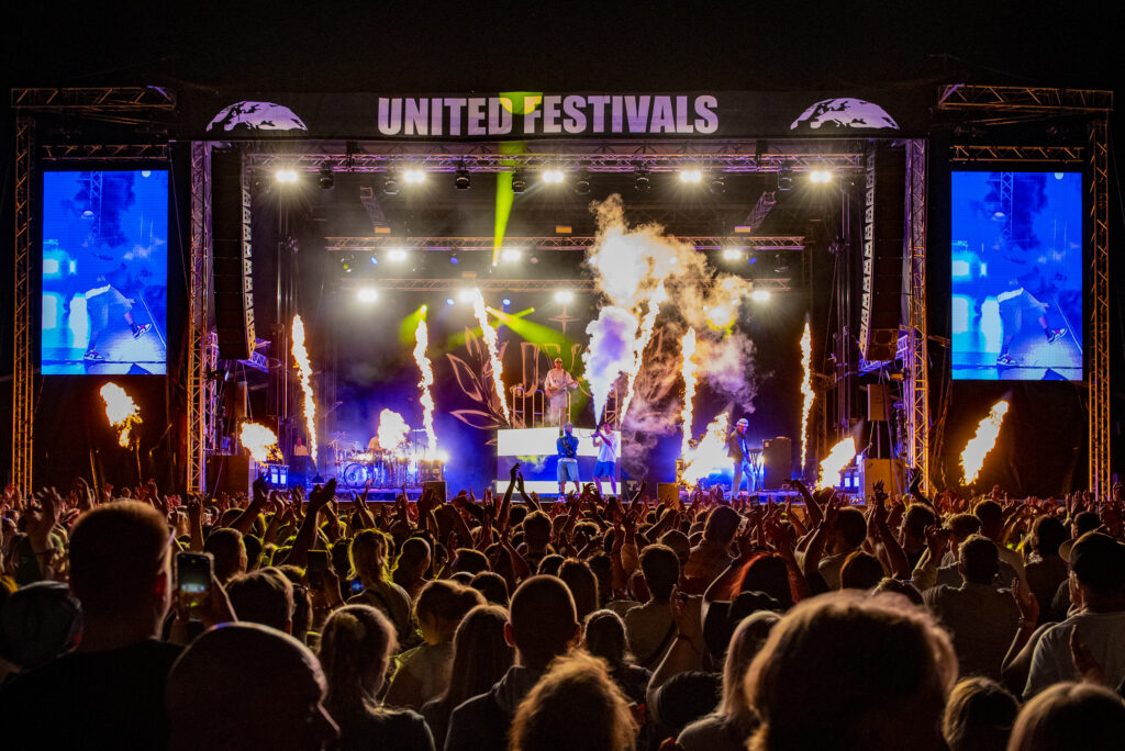 Yleisöä festareilla, kuva Tero Kukkonen / United Festivals Oy.