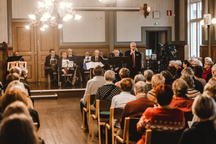 Konsertti Posellissa.