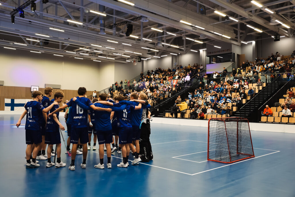 Suomen U19 maajoukkue Karin kampuksella.