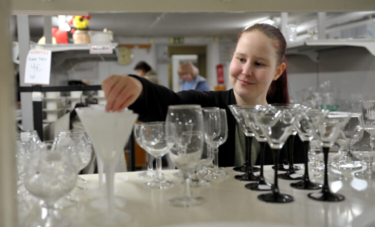 Roosa Marjanen kirpputorilla