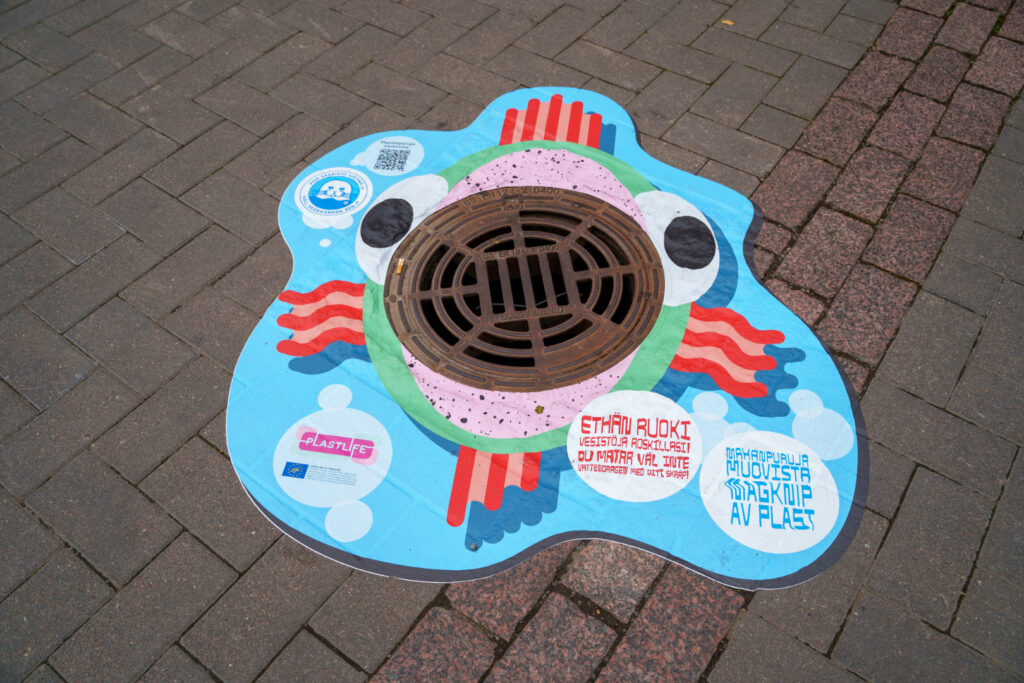 Mahanpuruja muovista -campaign. Perch well cover sticker. Picture: Kiia Palo