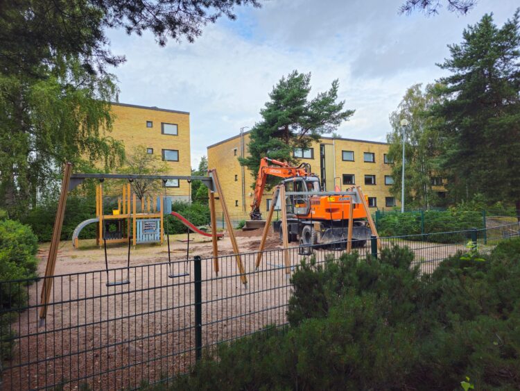 Karpalopolun leikkikentän kunnostus