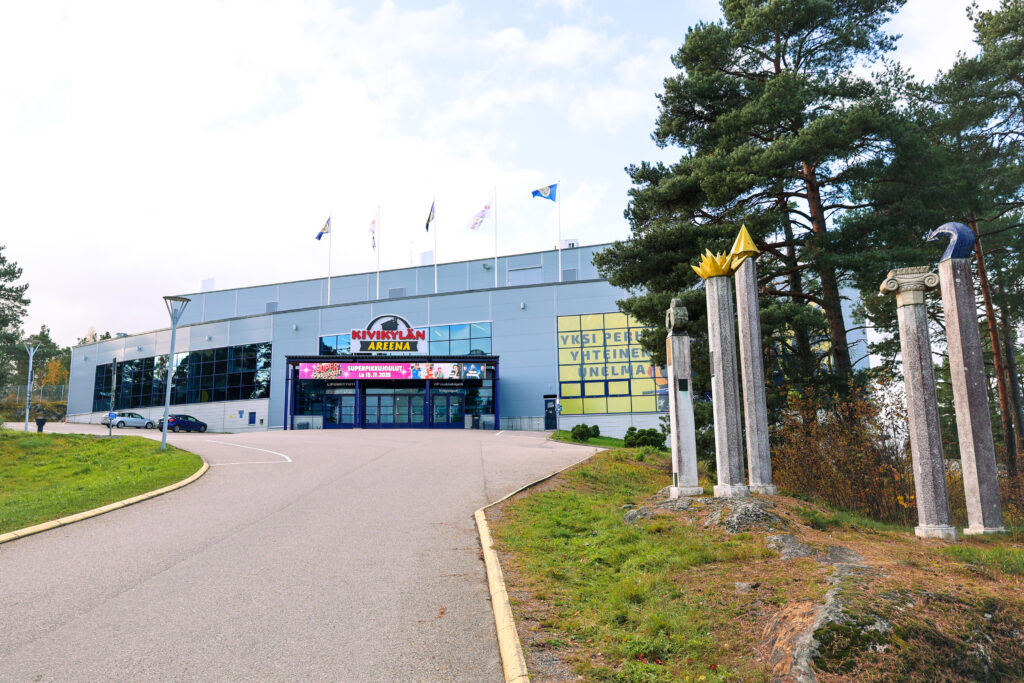 Kuvassa Äijänsuon jäähallin Nortamonkadun puolen sisäänkäynti.