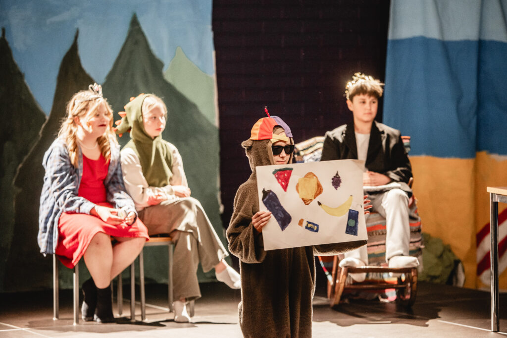 Play performed by sixth graders at Rauma Freinet School.