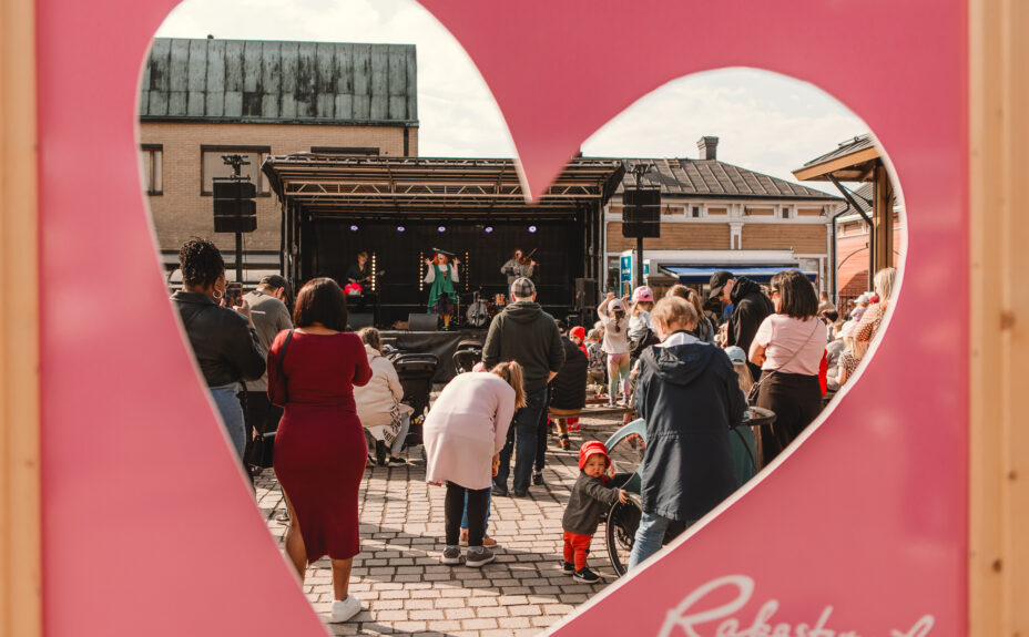 Torilava kuvattuna sydäntaulun läpi. 