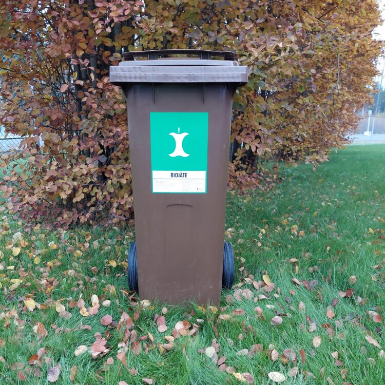 Kuvassa biojäteastia.