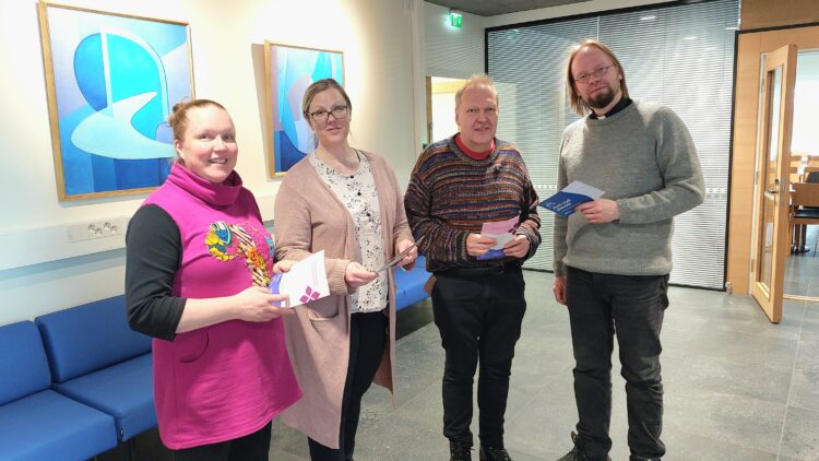 Kuvassa vasemmalta oikealle: kanttori Anna-Maria Togbenou, Rauman kaupungin tarkastusmestari Marjo Aikko, Rauman seurakunnan johtava kappalainen Jukka Purhonen ja seurakuntapastori Taneli Ala-Opas.