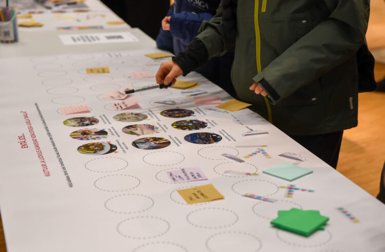 Ideointia tulevaisuusfestareilla.