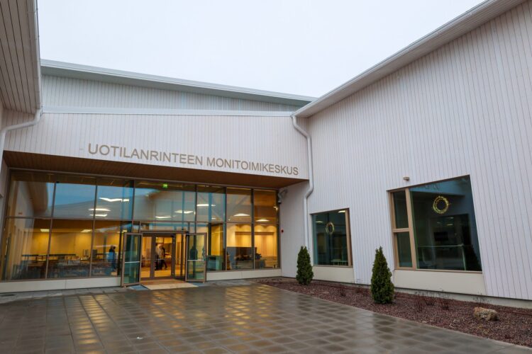 The main entrance of the Uotilanrinne Multipurpose Centre.