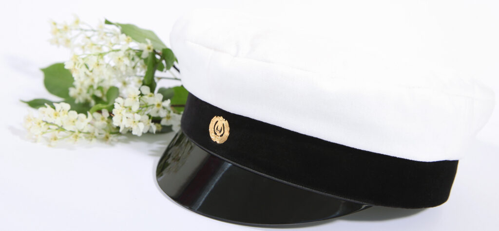 Upper secondary school graduate hat