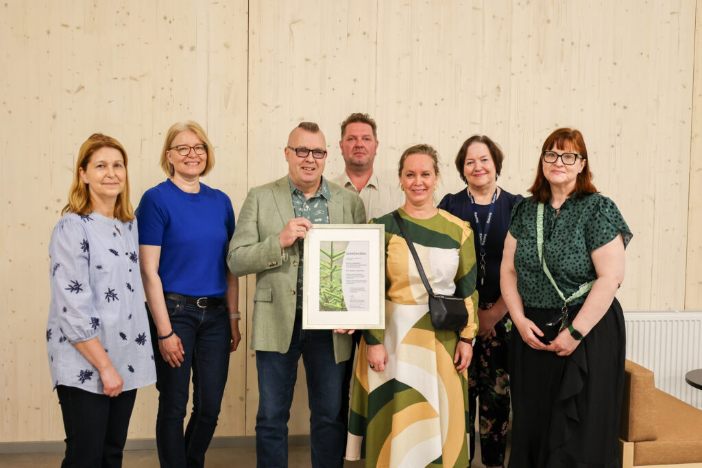 In the photo, from left: representatives of the Southwest Finland Forest Council Maija Perävainio and Minna Rautalin, and representatives of the City of Rauma Kimmo Salminen, Acting Facility Service Director, Mitri Vahamäki, Structural Engineer, Leena Joki Korpela, Architect, Johanna Leino, Principal of Uotila Primary School, and Marika Nastola, Director of Uotila Daycare Centre.