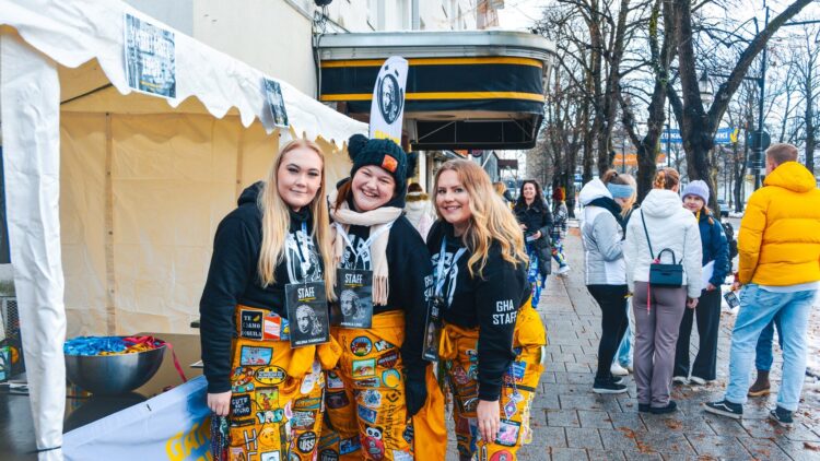 Opiskelijat approilla