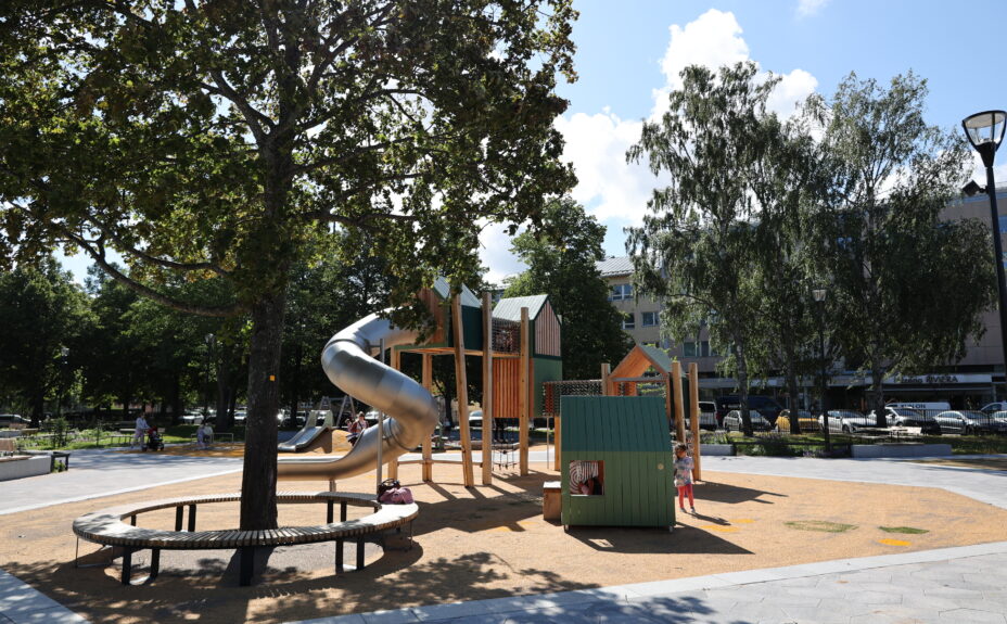 Photo of playground equipment in the renovated Rauma Central Park.