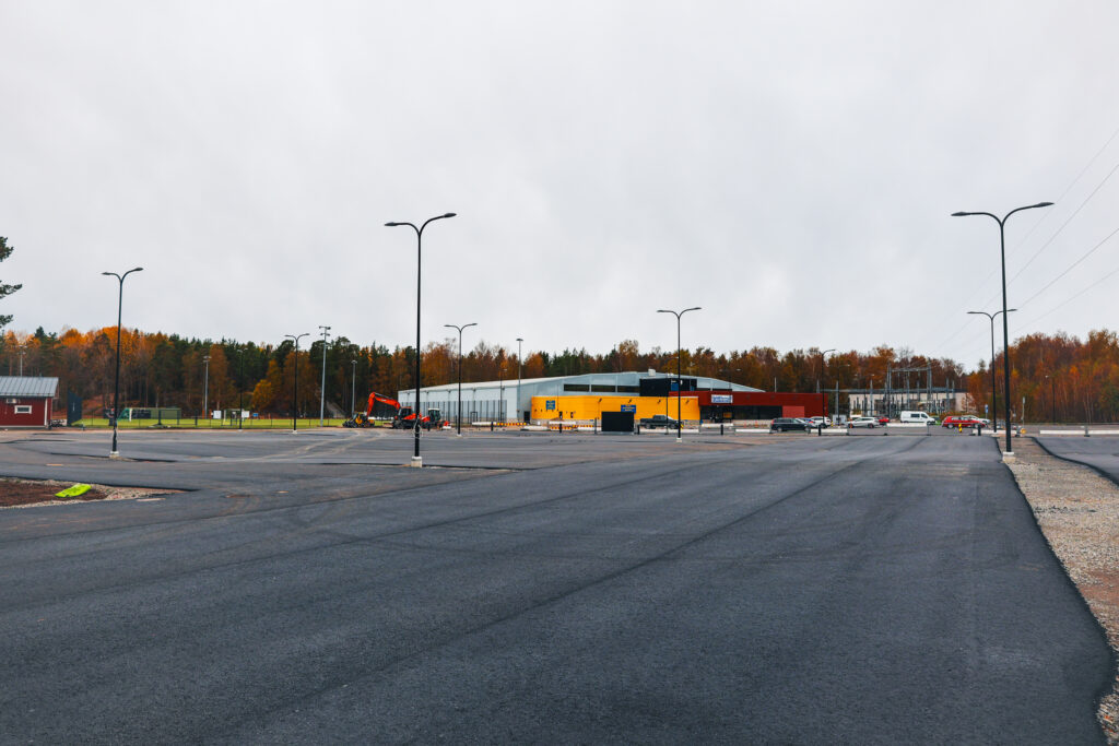 Lähdepellon pysäköintialueen parannus.